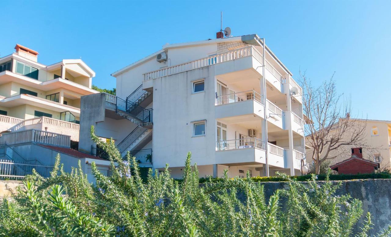 Apartment Ines Omiš Dış mekan fotoğraf