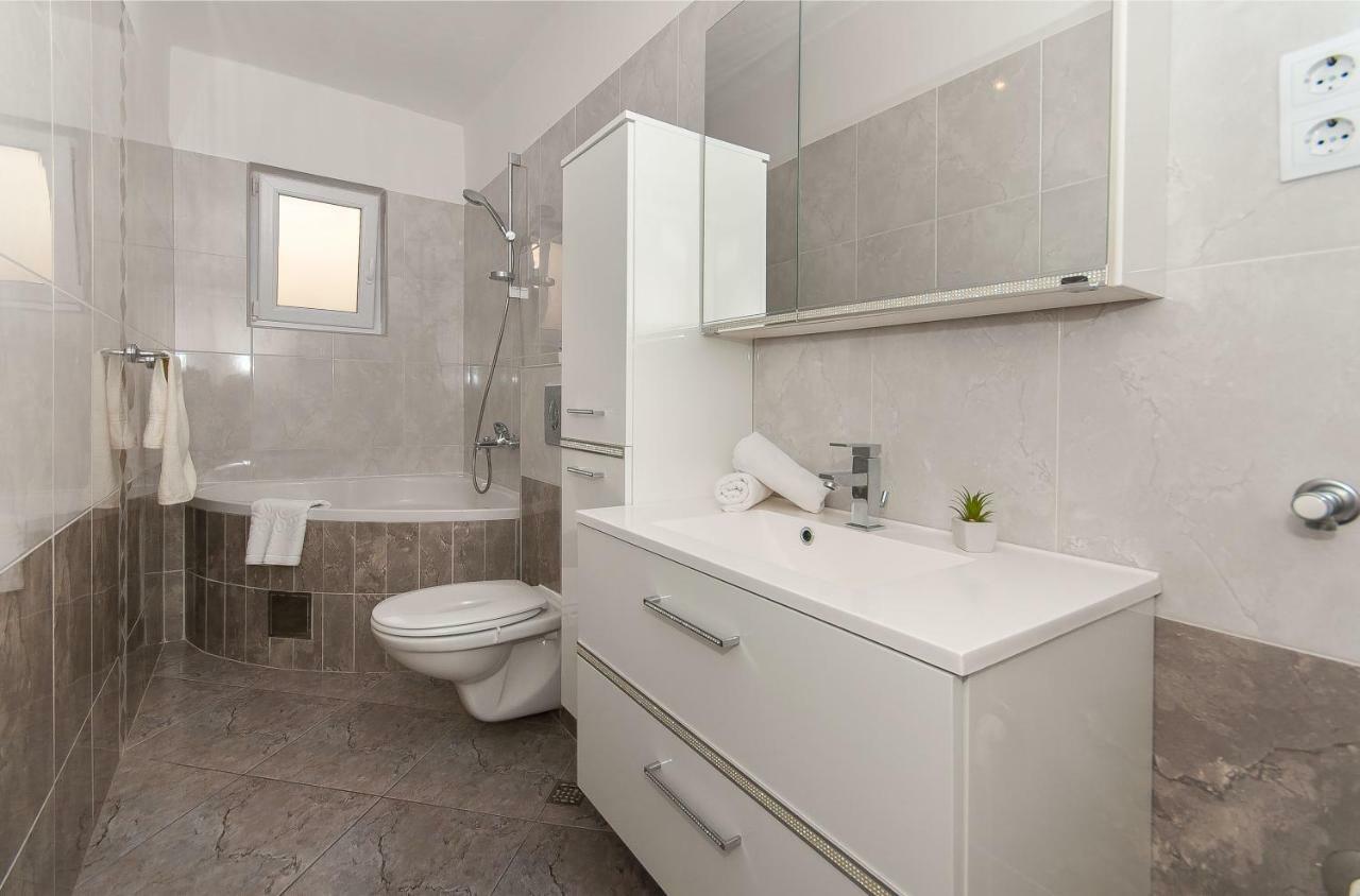 Apartment Ines Omiš Dış mekan fotoğraf